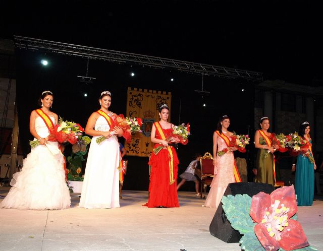 Imposición de bandas a las floristas de este año