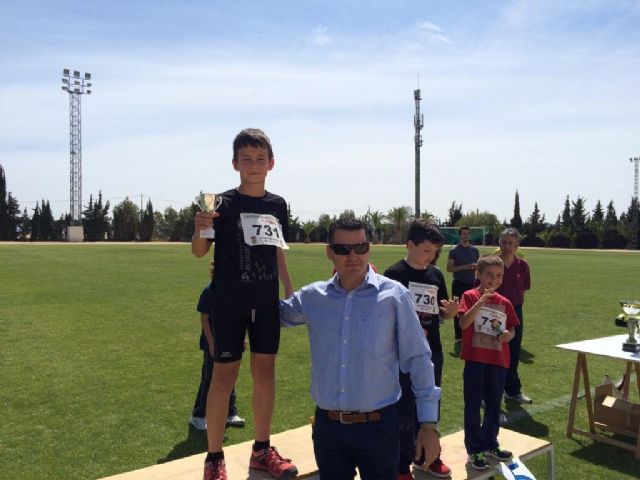 El 'XI Memorial Carlos Hermosilla' de Ceutí, una fiesta del atletismo escolar