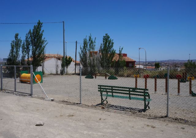 Ceutí estrena su parque de paseo canino