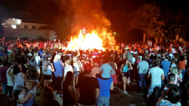 La 'Noche del Fuego' llena de magia Ceutí para celebrar la festividad de San Juan