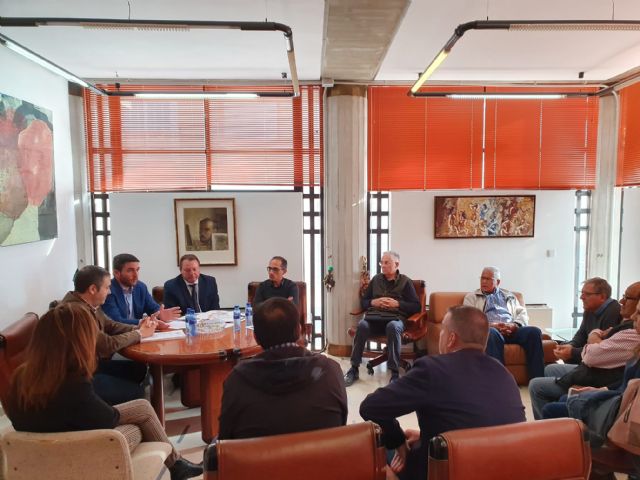 El consejero de Agua mantiene un encuentro con representantes de la Comunidad de Regantes de Ceutí