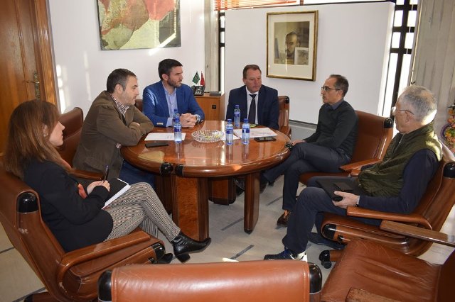 El consejero de Agua mantiene un encuentro con representantes de la Comunidad de Regantes