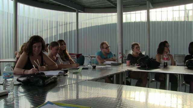 Los participantes en el seminario de La Conservera diseñan sus propios proyectos para unir educación y cultura