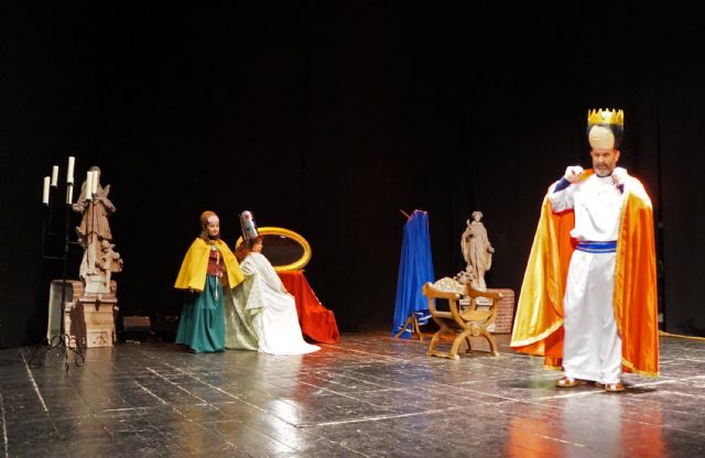 El grupo teatral aficionado 'Teace' de Ceutí recauda 700 euros para la Cofradía de Santa María Magdalena