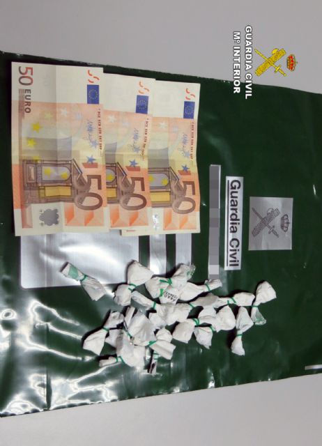 Detenida una mujer con un centenar de dosis de cocaína en Ceutí