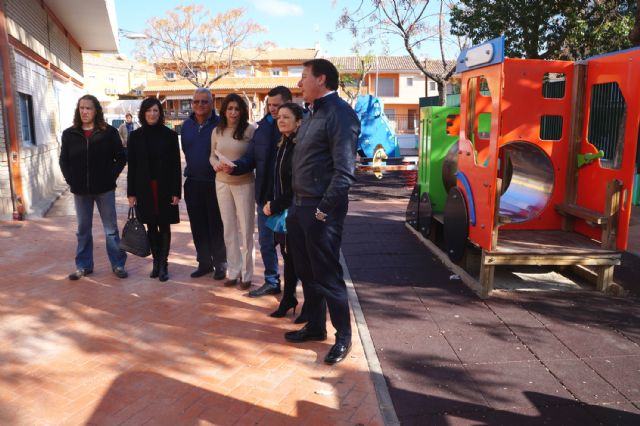 La directora general de Centros Educativos visita el colegio 'San Roque' de Ceutí tras sus reformas, valoradas en casi 100.000 euros