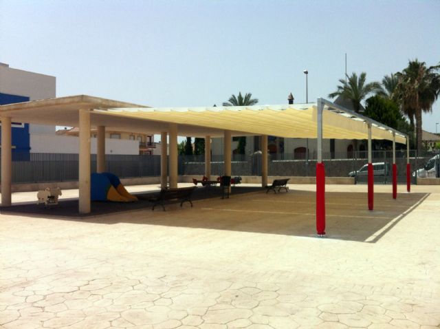 El colegio 'Suceso Aledo' de Ceutí cuenta con una nueva zona de sombra en su patio de Infantil