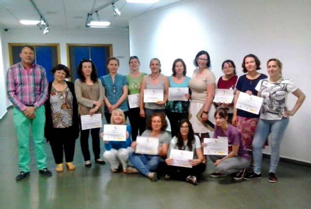 Diplomados en Ceutí los alumnos del curso sobre mantenimiento y rehabilitación psicosocial de dependientes en el domicilio