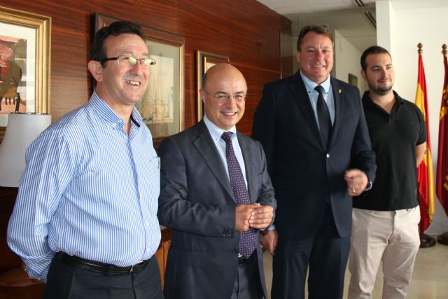 Reunión del consejero Hacienda con el alcalde de Ceutí