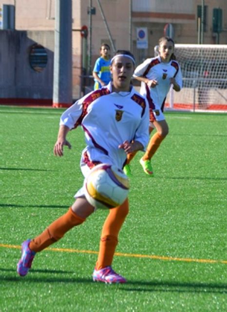 Marta Ponce, futbolista de Ceutí, a la selección española sub-16