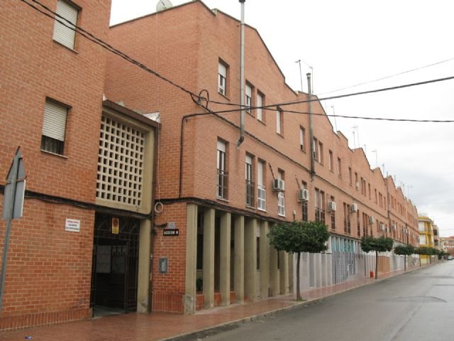 Fomento rehabilitará las fachadas y las redes de servicios de 44 viviendas públicas de Ceutí